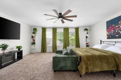 4Br • 30+ Days • WiFi + Home Office + Near Airport Hotels near Sam's Club