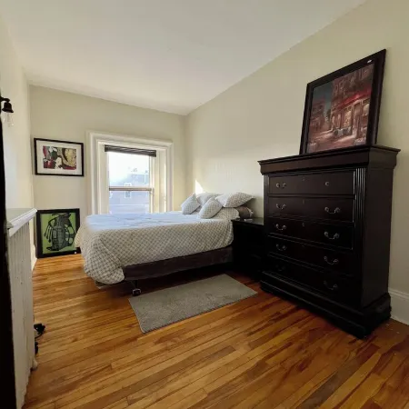 Suite stay in Uptown Saint John! Sleeps 12 TD Station & Aquatic Centre 5min walk