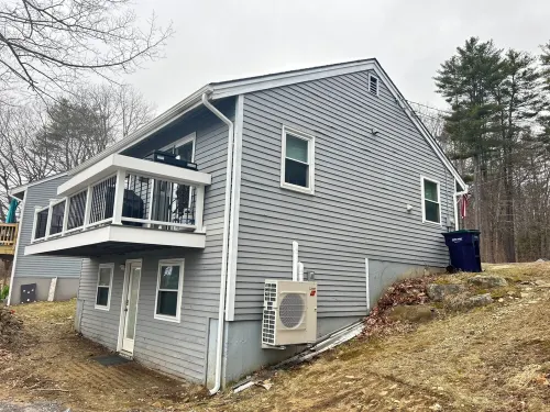 Charming 3-bedroom house on Winnisquam Lake, Hotels in Tilton