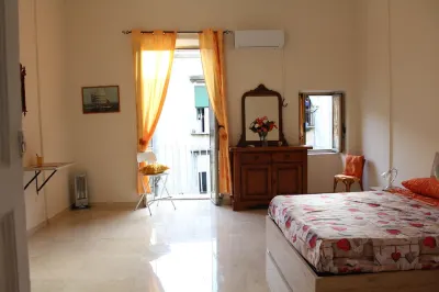 HOUSE ADRIAN UCCIERO Hotel a San Carlo all'Arena