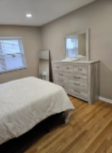 Cozy 2-bedroom apartment 20 mins to NYC with WiFi, AC