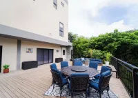 Escape to Paradise at THE LIGHTHOUSE VILLA! Hotels in Black Rock