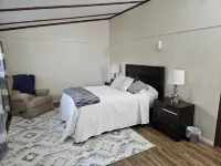 Convenient and comfortable 2 bedroom home in Hayward Hotels in Hayward