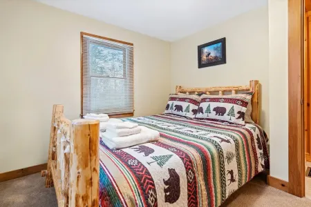 Cozy 3-bedroom cabin in charming Haverhill with Hot Tub, Play Area & Fire Pit