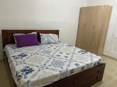Cozy apartment in amazing Accra with AC, WiFi Hotels in Kokomlemle