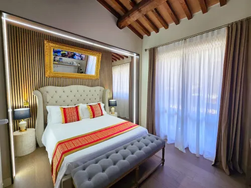 Elegant suite with exclusive bathroom and balcony