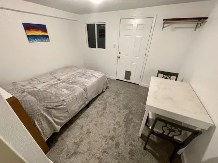 Cute little studio apartment only two blocks from Lake LBJ.