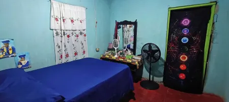 Tropical Rain For Us: Eco OffGrid Retreat Venue with WiFi - Airy Castle, Jamaica