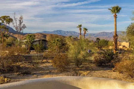 Stylish and Private Adobe Retreat with Views in Borrego Springs / Anza Borrego
