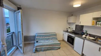 Julie's studio Hotels near Mairie de Bron