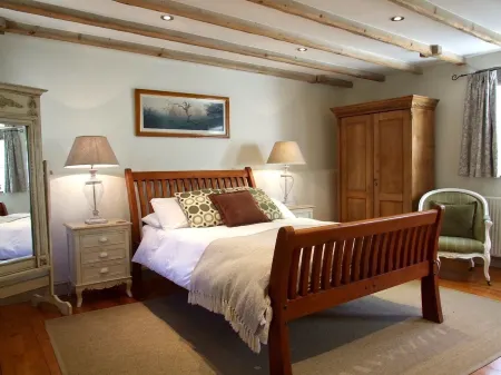 Pretty Cottage with Open Fire, Garden, Fields and Woods. Pet-Friendly EV Charger