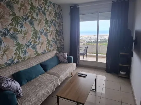 Le Papangue magnificent ocean view in a quiet location close to all amenities Отели в г. Сен-Дени