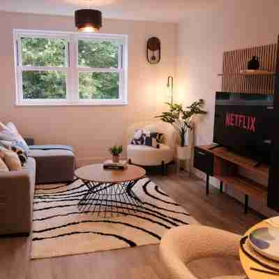 Stylish, Luxury Southampton Apt - Sleeps 4. Others