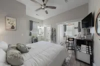 "KOZY KOTTAGE" Near Downtown! 2025 Remodel, Sleeps 8 Comfortably, Games & More!