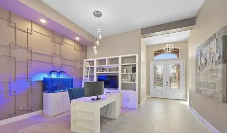 Spacious 5-bedroom house in amazing Las Vegas with fitness room, WiFi Отели рядом с достопримечательностью «Парк Флойд Лам»