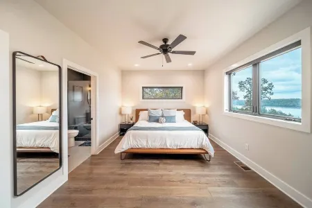 Refuge Ridge - A Modern 3-bedroom Cabin overlooking beautiful Norfork Lake
