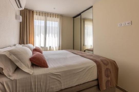 At Home in Clermont, Place de Jaude