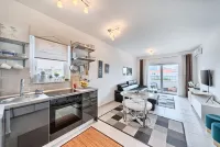 Beautiful modern 1 BR apartment 100 meters to ocean Hotels in Kastel Stafilic