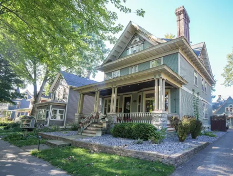 Spacious 5-bedroom Historic House in Saint Paul