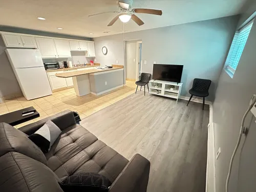 3 Cozy Retreat Washer/Dryer Inside Hotels in Franklin