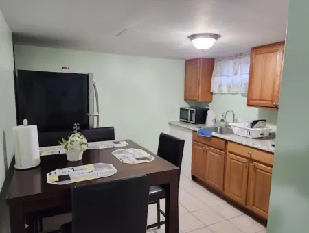 Spacious Clean Lovely 2 Bedroom Apartment Отели в г. Север Амитивилл