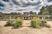 Lake Allatoona Area Studio w/ Pool and Views! - balcony