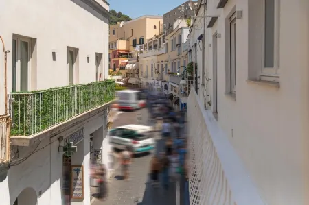 Caprese House Отели рядом с достопримечательностью «Via Camerelle»