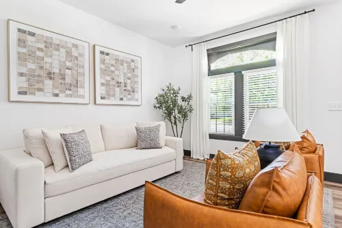 Stylish 2BR Retreat Minutes from NuLu & Downtown!