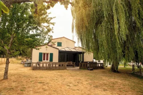 GITE Le saule en scie - 14 pers, SPA all year round Hotels in Nueil-les-Aubiers