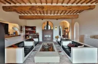 Relax in the Green, in the Municipality of Monteriggioni Just 7 km from Siena