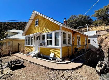 Charming 1-Bedroom Home in Bisbee's Historical District: Long-Term Stays Welcome
