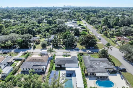 GoldLuxe with Outdoor Paradise