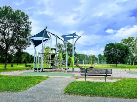 Inviting Cozy House in the Heart of Maple Grove