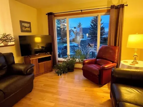 Bright, spacious 4 bedroom home.