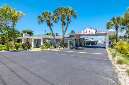 Latitude 26 Waterfront Boutique Resort - Fort Myers Beach