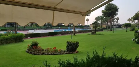 GROUND FLOOR DIRECT ACCESS TO THE BEACH Отели рядом с достопримечательностью «Isla Canela -»