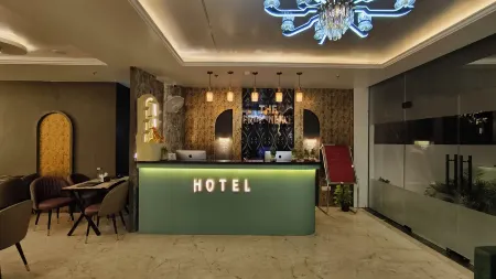 The Prominence Hotel Restaurant & Bar Отели в г. Гаутэм Бадд Нагар
