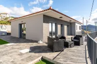 Casa Barros Serra, 3 Bedroom Holiday Home for all the Family in Calheta