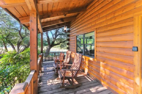 Frio Rivers Edge In The Heart Of Hill Country 3 Bedroom Cabin