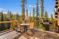 Cabin in the Woods! Pet Friendly, Private Hot Tub, Close to Breckenridge