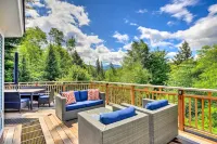 Pet-Friendly House w/ Deck - 10 Mi to Stowe Mtn! - parking