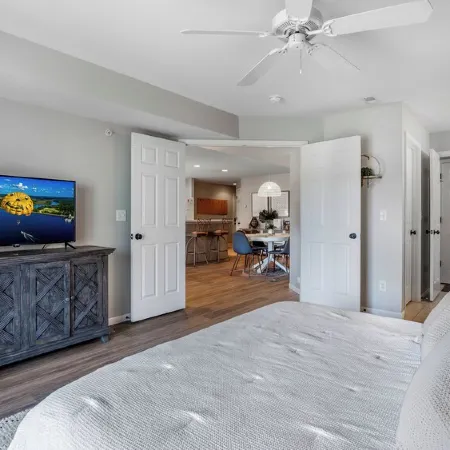 Sunsets & Slips - Waterfront 3BR Condo at Lake of the Ozarks!