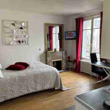 Ideal pied-à-terre at the gateway to La Défense and the center of Paris Rooms