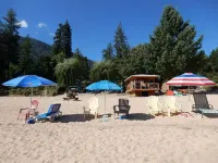 Beautiful Beach front cottage near Nelson, BC - Beach