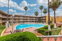Quality Inn Piedras Negras - Pools