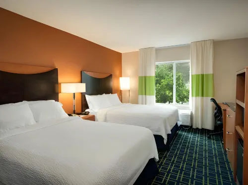 Fairfield Inn & Suites Hartford Airport 溫莎洛克斯住宿飯店