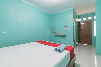 RedDoorz near Pantai Ujung Genteng Hotel di Ujung Genteng