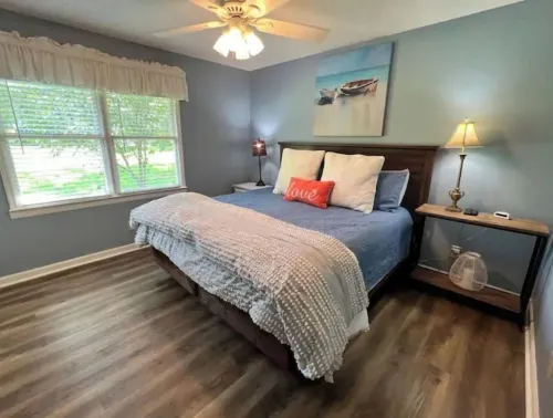 4 bedroom LAKE FRONT home on Lake Sinclair