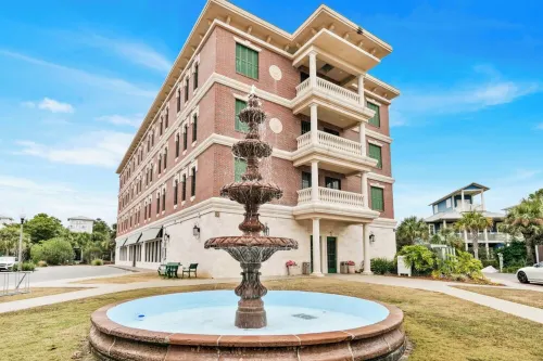 Fall Dates Available! Near Rosemary Beach! Triple Bunks! Beach and Pool Access Hotel a Rosemary Beach