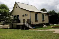 Relaxing lake house on Lake Bridgeport with private boat dock